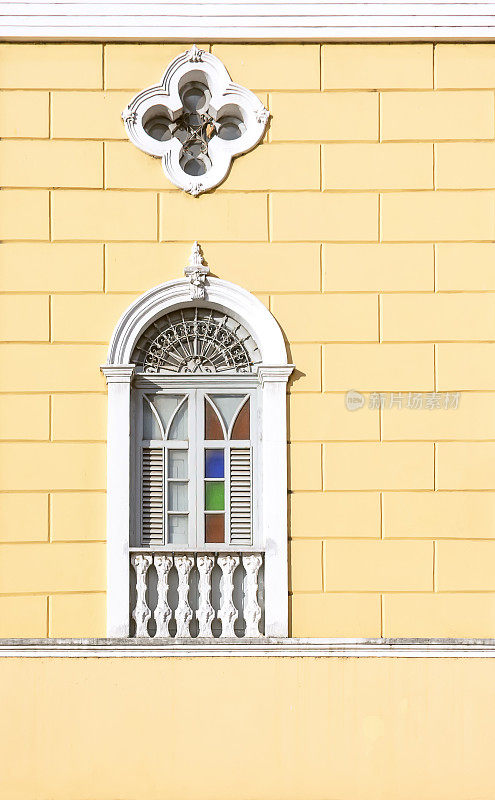 巴西若昂佩索阿的São Frei Pedro教堂的侧窗Gonçalves, Paraíba